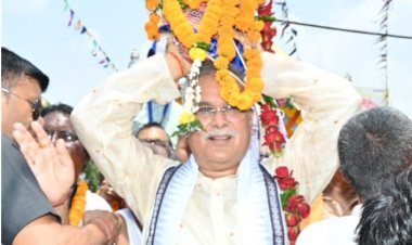 मुख्यमंत्री श्री भूपेश बघेल ने गायत्री नगर स्थित जगन्नाथ मंदिर में रथयात्रा के शुभारंभ के अवसर पर की पूजा-अर्चना