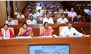 वाणिज्यिक कर मंत्री श्री टी.एस. सिंहदेव ने की विभागीय काम-काज की समीक्षा