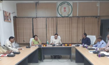 संभाग आयुक्त डॉ. संजय अलंग ने की जल जीवन मिशन के कार्यों की समीक्षा