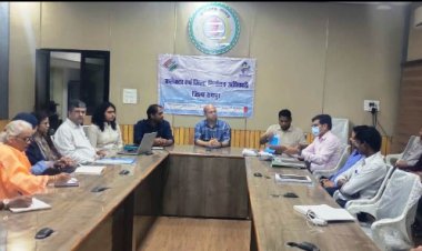 कलेक्टर एवं जिला निर्वाचन अधिकारी की अध्यक्षता में मीडिया प्रमाणन एवं अनुवीक्षण समिति हुई बैठक