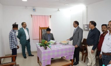 राज्य स्तरीय वृहद जेल लोक अदालत का हुआ आयोजन   राज्य स्तरीय वृहद जेल लोक अदालत के आयोजन से रायपुर जिले से एक साथ 94 बंदी हुये रिहा