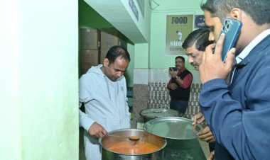 कलेक्टर डॉ. गौरव कुमार सिंह अचानक पहुंचे नवोदय विद्यालय   उपलब्ध सुविधाओं की हुई समीक्षा, विद्यार्थियों से लिया फीडबैक