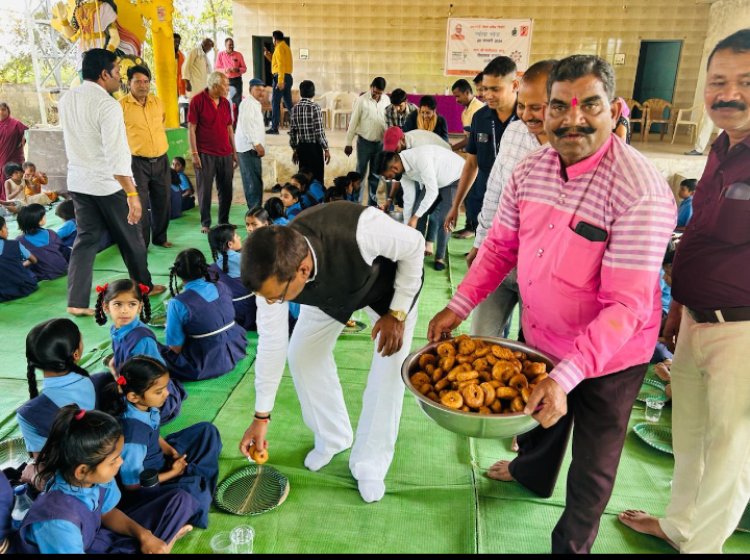 कल मुख्यमंत्री का जन्मदिन, आज विधायक मोतीलाल साहू ने  बच्चों को दिया न्योता भोज