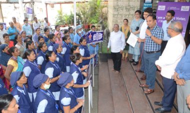 ज़िला निर्वाचन अधिकारी एवं कलेक्टर डॉ. गौरव सिंह ने बाल गोपाल अस्पताल के कर्मचारियों को दिलाई मतदाता शपथ