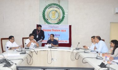 राजनैतिक दलों के मध्य हुआ ईवीएम एवं वीवी पैट का रेण्डमाईजेशन