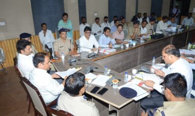 जमीनी स्तर पर मज़बूत करें सूचना तंत्र, आपसी समन्वय सुदृढ़ हो: कलेक्टर डॉ गौरव