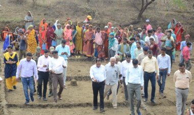 मनरेगा के कार्यों का कलेक्टर ने किया अवलोकन, श्रमिकों से जाना हाल-चाल   तालाब किनारे सघन पौधारोपण करने के दिए निर्देश