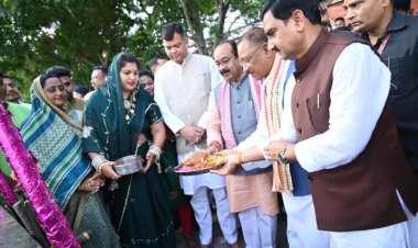 मरीन ड्राइव का नाम बदलकर तेलीबांधा ड्राइव करने की साहू समाज की मांग*   *मुख्यमंत्री ने दिया गंभीरता से विचार कर कार्यवाही का आश्वासन*