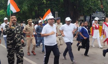 स्वतंत्रता दौड़ से शहीदों को श्रद्धांजलि और उनके सपनों को पूरा करने कटिबद्ध: कलेक्टर डाॅ. सिंह