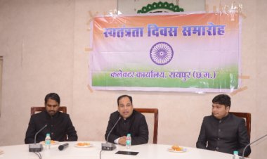 कलेक्टर डाॅ. गौरव सिंह ने उत्कृष्ट कार्य करने वाले अधिकारी व कर्मचारी सम्मानित