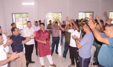 सैनिकों के बीच पहुंचे सुप्रसिद्ध कवि पद्मश्री श्री सुनील जोगी, कलेक्टर के आग्रह पर किया कविता पाठ