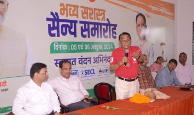 सुप्रसिद्ध कवि पद्मश्री श्री सुरेंद्र दुबे आज रायपुर पहुंचे भारतीय सैनिकों का उत्साह