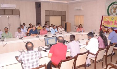 पारदर्शिता से निर्वाचन कार्य संपन्न कराएं, सोशल मीडिया पर रखें नजर