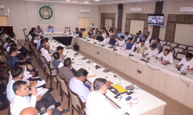 धान के अवैध भंडारण एवं परिवहन पर रखें नजर और करें कार्रवाई: कलेक्टर डाॅ. गौरव सिंह