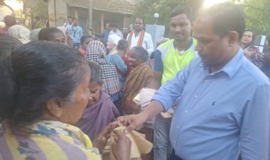 कलेक्टर पहुंचे माना स्थित पीएल होम, निवासरत वृद्ध महिलाओं से की मुलाकात