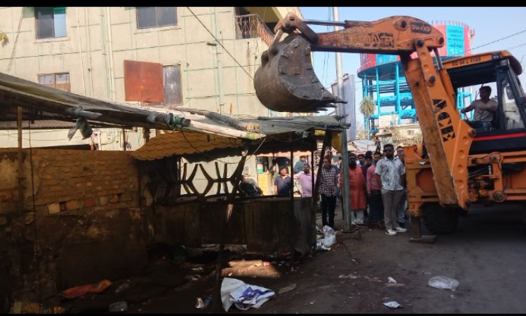 बैजनाथपारा में चला प्रशासन का बुलडोजर, नो-वेंडिग जोन करने की सख्त हिदायत