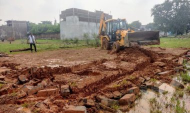 दो अलग-अलग स्थानों पर लगभग 5–5 एकड़, कुल 10 एकड़ भूमि पर की जा रही अवैध प्लॉटिंग