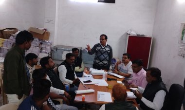 दावा - आपत्ति की प्रगति की जानकारी राजनीतिक दलों को बैठक लेकर दी गई  नाम जुड़वाने अब तक 1037 आवेदन