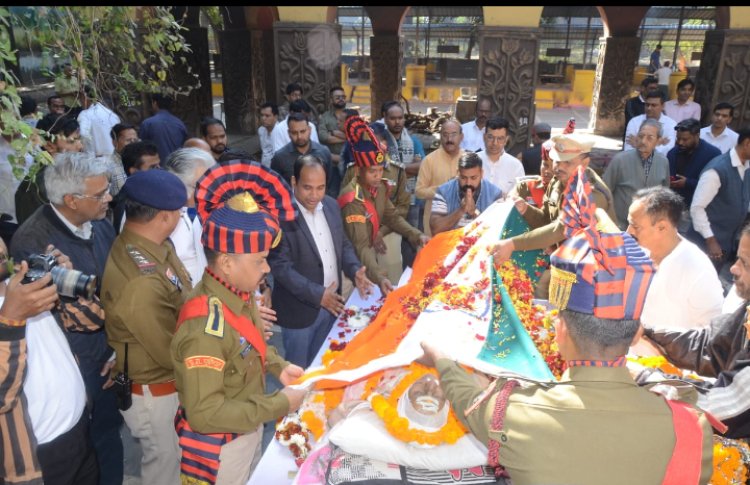 छत्तीसगढ़ के माटीपुत्र, साहित्यकार श्री विनोद कुमार शुक्ल को राजकीय सम्मान के साथ अंतिम विदाई
