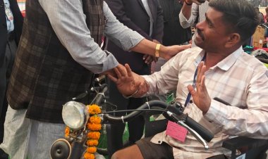 केन्द्रीय राज्य मंत्री श्री तोखन साहू ने किया 56 दिव्यांगजनो को मोटराइज्ड ट्रायसिकल का वितरण