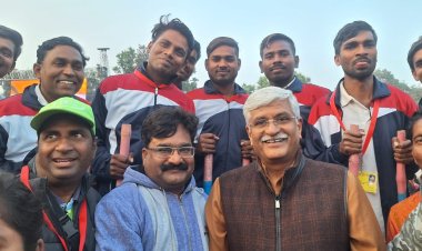 केन्द्रीय संस्कृति मंत्री से नई दिल्ली में गेड़ी कलाकारों ने की मुलाकात