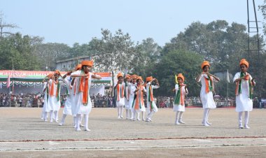 स्कूली बच्चों ने दी रंगारंग कार्यक्रमों की प्रस्तुति  शासकीय योजनाओं पर आधारित जीवंत झांकी का प्रदर्शन