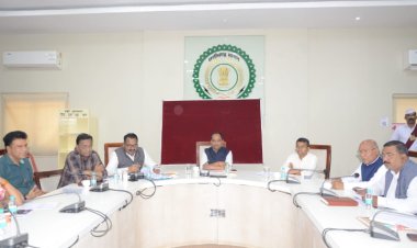 कलेक्टर डॉ. गौरव सिंह की अध्यक्षता में हुई छात्रों के मानसिक स्वास्थ्य संरक्षण के लिए जिला स्तरीय निगरानी समिति की बैठक   