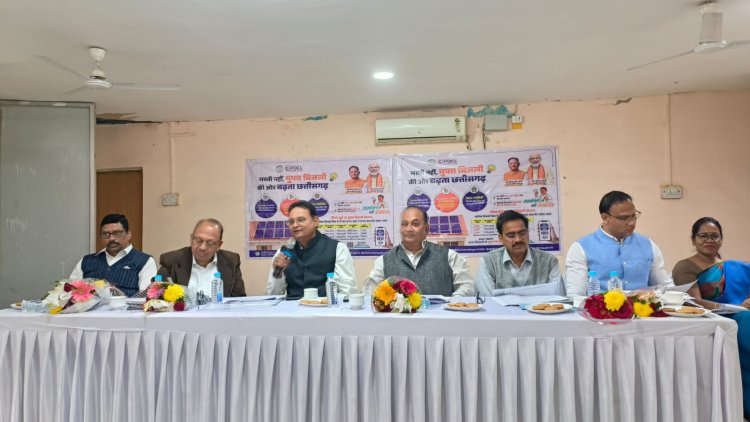 पीएम सूर्य घर योजना का लाभ जन-जन तक पहुंचाएं  योजना में सोलर वेंडर द्वारा कोताही बर्दाश्त नहीं - डायरेक्टर श्री आरए पाठक
