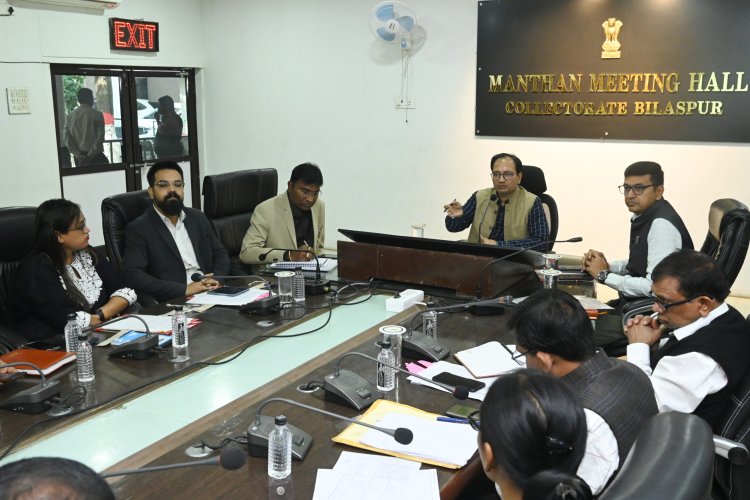 कलेक्टर ने टीएल बैठक में की योजनाओं की समीक्षा  समय-सीमा की बैठक में शासन की प्राथमिकता व लंबित मामलों के शीघ्र निराकरण के निर्देश