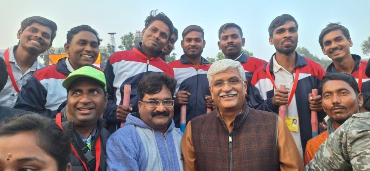 केन्द्रीय संस्कृति मंत्री से नई दिल्ली में गेड़ी कलाकारों ने की मुलाकात