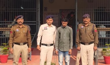 लालपुर थाना क्षेत्र अंतर्गत ग्राम बांधा में हत्याकांड के फरार आरोपिय अन्नु कुमार चंद्राकर को बिलासपुर से गिरफ्तार