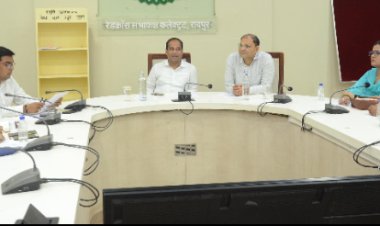 कलेक्टर ने ली एलपीजी डीलर्स की बैठक   जिले में एलपीजी गैस की आपूर्ति में न हो दिक्कत, कालाबाजारी करने पर होगी कार्रवाई: कलेक्टर डॉ. गौरव सिंह