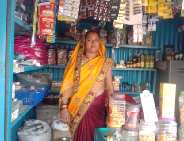महतारी वंदन योजना से बदली लक्ष्मी साहू की जिंदगी      ठेले से शुरू हुआ सफर अब बनी स्थायी दुकान