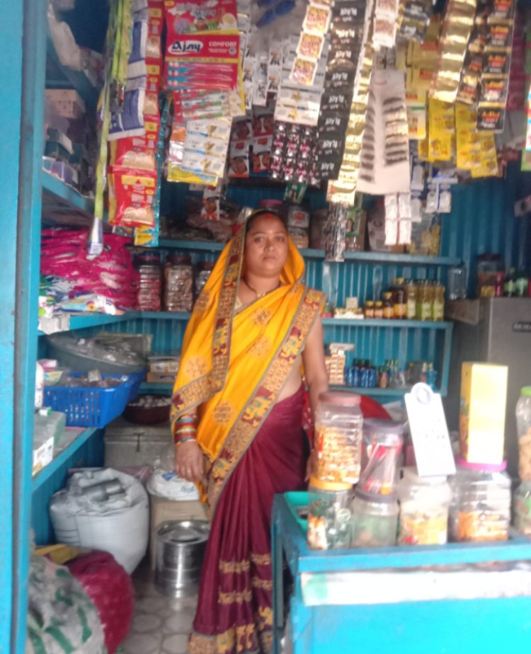 महतारी वंदन योजना से बदली लक्ष्मी साहू की जिंदगी      ठेले से शुरू हुआ सफर अब बनी स्थायी दुकान