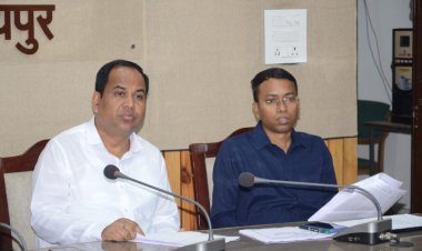 बारिश से पहले सीसी रोड, नाली इत्यादि निर्माण कार्य पूर्ण करें, कलेक्टर ने दिए निर्देश