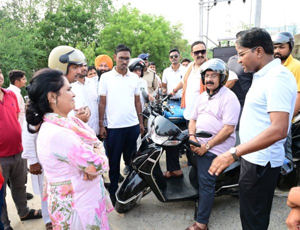 स्कूटी से शहर का निरीक्षण करने निकले उप मुख्यमंत्री श्री अरुण साव