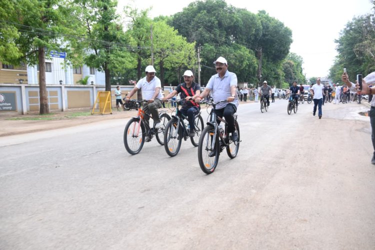 उप मुख्यमंत्री श्री अरुण साव ने सायकल चलाकर फिट रहने और पर्यावरण संरक्षण का दिया संदेश 