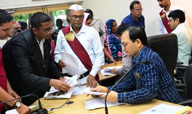 कलेक्टर ने जनदर्शन में सुनी लोगों की समस्याएं  संबंधित अधिकारियों को कार्यवाही करने दिए निर्देश