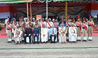 गरिमामय माहौल में मनाया गया 80 वां स्वतंत्रता दिवस समारोह  केंद्रीय राज्यमंत्री श्री तोखन साहू ने किया ध्वजारोहण