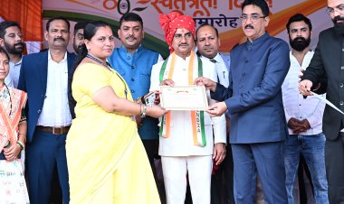 केंद्रीय राज्यमंत्री श्री तोखन साहू ने स्वतंत्रता दिवस के मुख्य समारोह में प्रशस्ति पत्र देकर किया सम्मानित