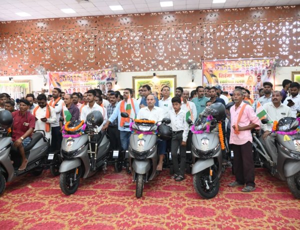 तिपहिया स्कूटी से बढ़ेगी दिव्यांगजनों की आत्मनिर्भरता : श्री अरुण साव