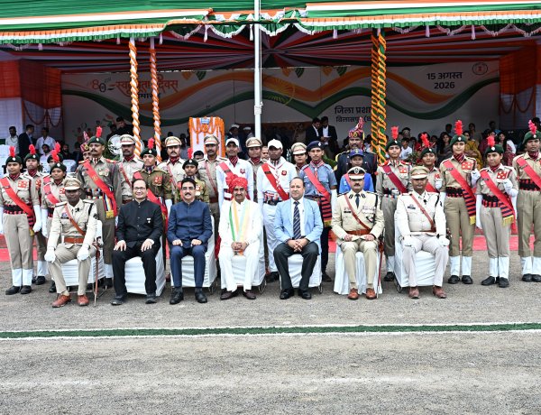 गरिमामय माहौल में मनाया गया 80 वां स्वतंत्रता दिवस समारोह  केंद्रीय राज्यमंत्री श्री तोखन साहू ने किया ध्वजारोहण