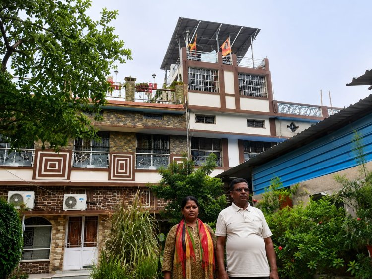 सफलता की कहानी प्रधानमंत्री सूर्यघर योजना से अशोक साहू के घर की छत बनी कमाई और बचत का जरिया