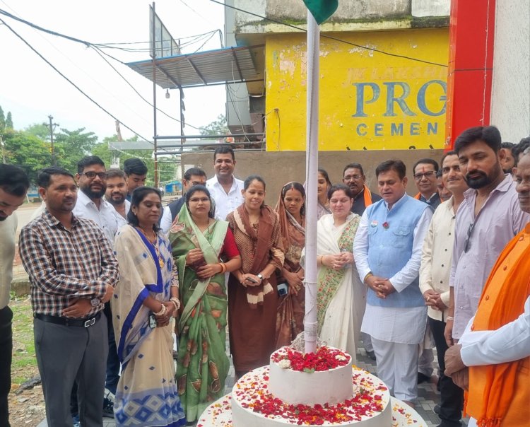 बोदरी में शान से लहराया तिरंगा, अध्यक्ष नीलम विजय वर्मा ने जगाया देशभक्ति का जज्बा