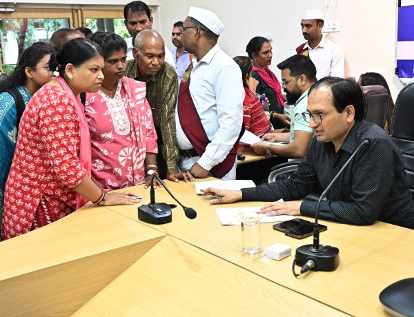 कलेक्टर ने जनदर्शन में सुनी लोगों की समस्याएं  अधिकारियों को दिए त्वरित निराकरण के निर्देश
