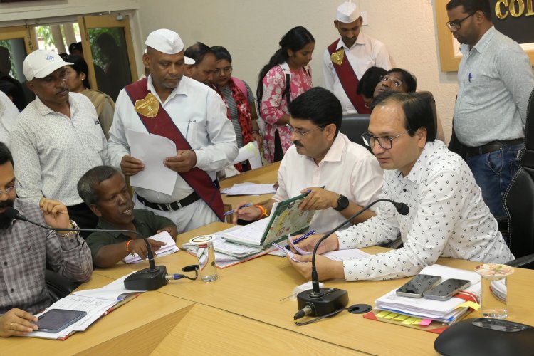 कलेक्टर-एसएसपी ने जनदर्शन में सुनी लोगों की समस्याएं  स्कूल भवन, लंबित भुगतान, निराश्रित पेंशन से जुड़ी समस्याएं लेकर