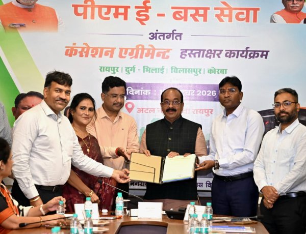 अंतरराष्ट्रीय क्रिकेटर हरलीन देओल ने हॉकी अकादमी के खिलाड़ियों से की मुलाकात, दिया मेहनत और आत्मविश्वास का मंत्र