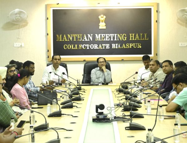 धान और चावल की रीसाइक्लिंग बर्दाश्त नहीं होगी : कलेक्टर  राइस मिलर्स की बैठक में चावल जमा की प्रगति और धान खरीदी की तैयारियों की समीक्षा