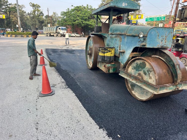 उप मुख्यमंत्री श्री अरुण साव के निर्देश पर एक्शन में पीडब्ल्यूडी, सड़कों की मरम्मत युद्धस्तर पर शुरू